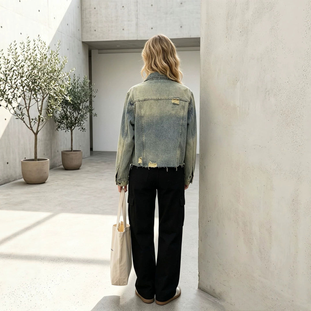 Damen nan kurze Denimjacke im Destroyed-Look mit Brusttaschen und rohem Saum Echo Archiv