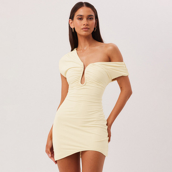 Damen Minikleid mit asymmetrischem Schnitt und figurverzierten Rüschendetails Echo Archiv
