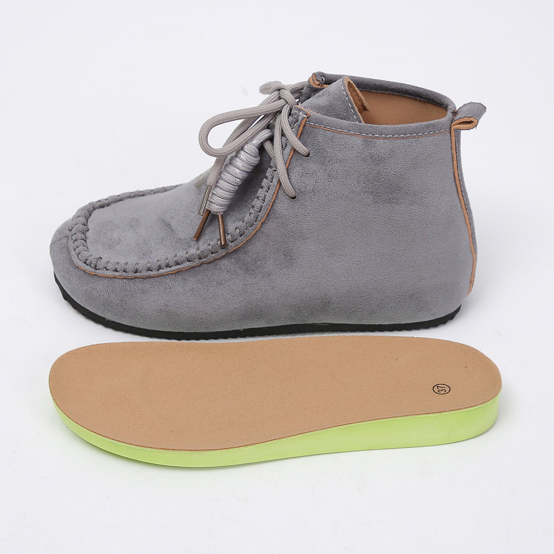 Damen Velours‑Mokassin‑Stiefelette mit handgenähter Ziernaht und Quasten‑Schnürung Echo Archiv