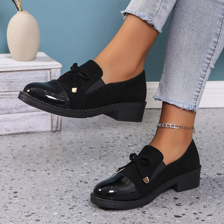Damen  elegante Slipper-Loafer mit Lackkappe, Veloursimitat-Obermaterial, elastischem Einstieg und dekorativer Schleifenapplikation Echo Archiv