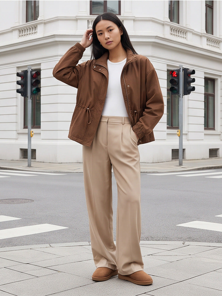 Damen Utility-Fieldjacke mit Tunnelzugtaillierung, hohem Kragen und elastischen Bündchen Echoarchiv