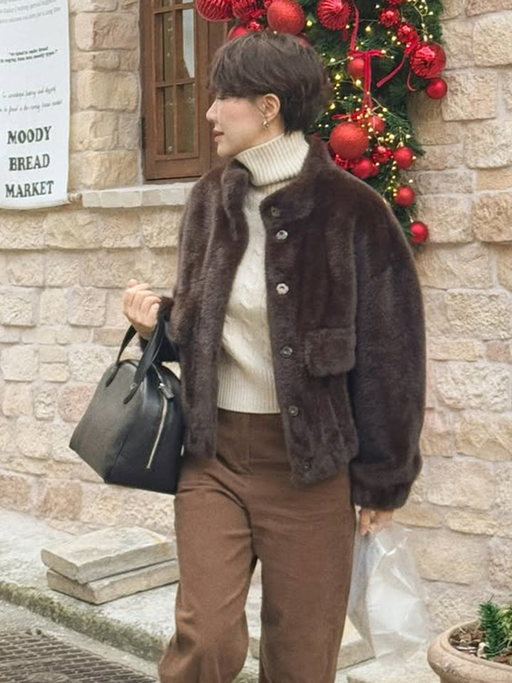 Damen Kurzjacke im Teddy‑Fauxfur mit Boxy‑Silhouette und aufgesetzter Tasche Echoarchiv