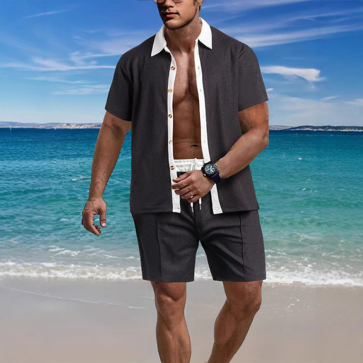 Herren nan modernes Freizeit-Set aus feinem Strukturjersey mit Hemdkragen-Knopfleiste und Kordel-Shorts Echo Archiv