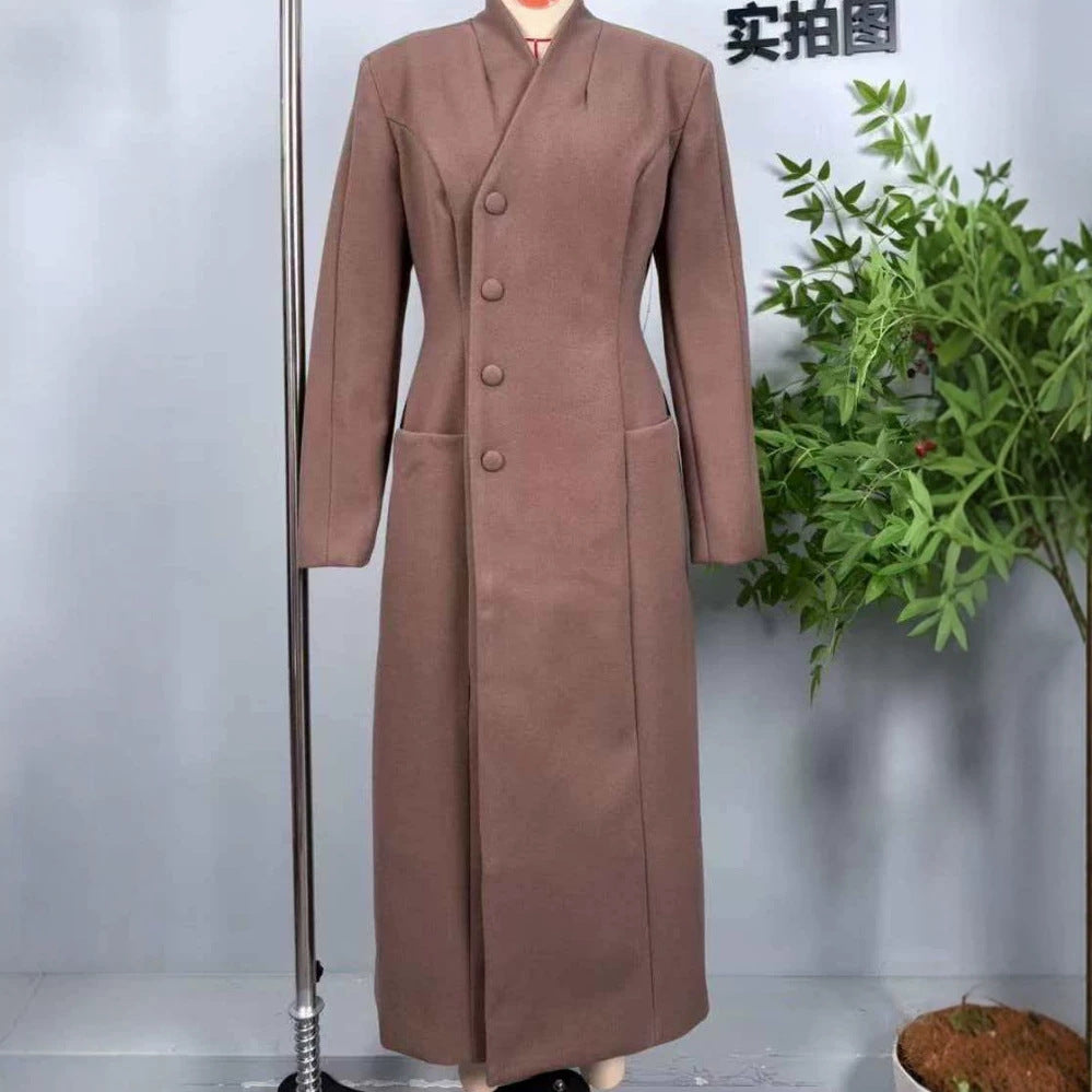 Damen 100+ langer taillierter Mantel mit Stehkragen, verdeckter Knopfleiste und aufgesetzten Taschen Echo Archiv