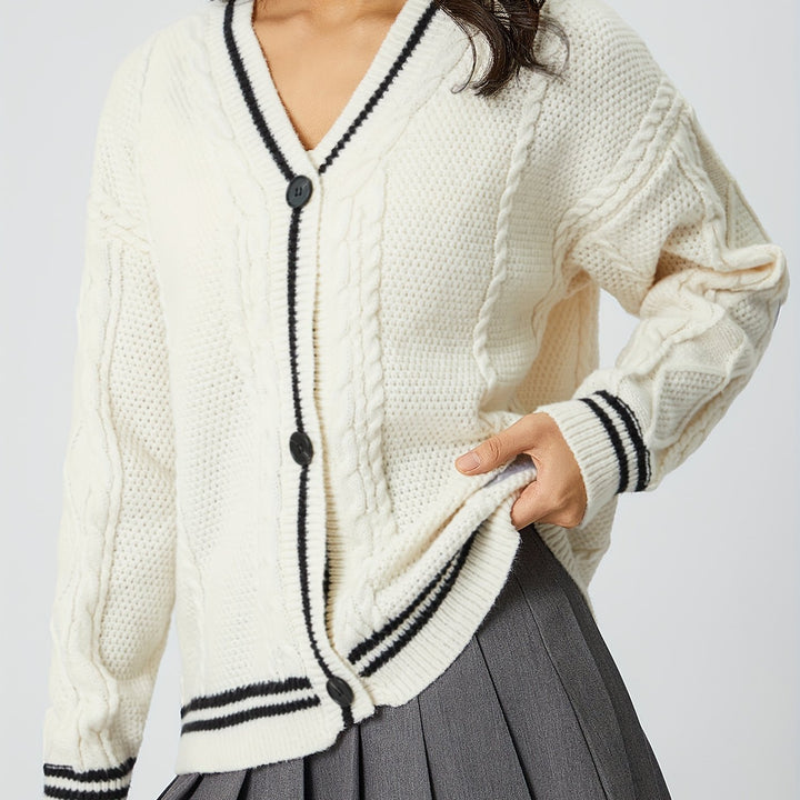 Damen nan oversized Zopfstrick Cardigan mit V-Ausschnitt und kontrastierenden Strickkanten Echo Archiv