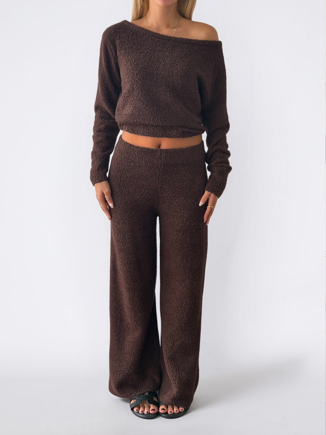 Damen nan kuscheliges Bouclé-Lounge-Set mit One-Shoulder-Crop-Pullover und Highwaist Palazzo-Hose Echo Archiv