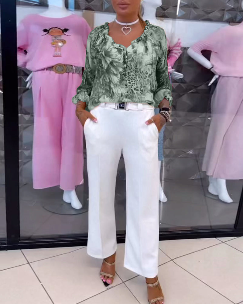 Damen nan Seidenoptik-Bluse mit floral-animalischem Print, V-Ausschnitt, Raffung und Manschetten Echo Archiv