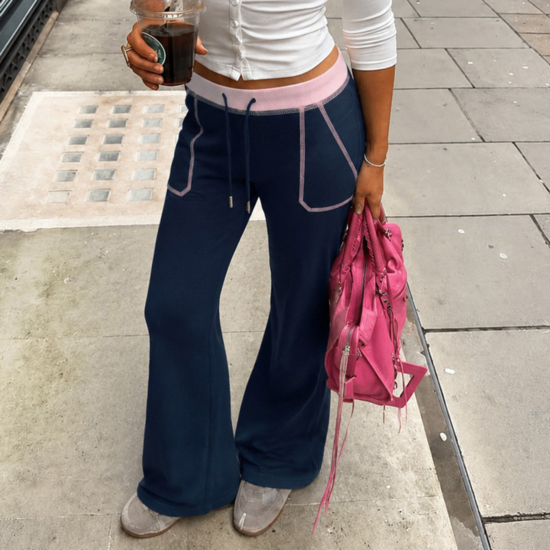 Damen Weite Lounge-Hose mit hohem Elastikbund, Kordelzug und Kontrastpaspel – Avélisse