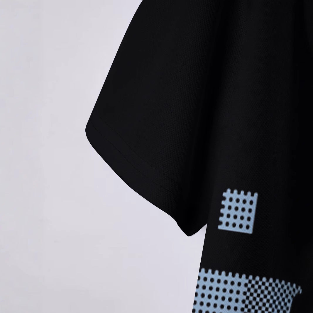 Herren Poloshirt mit modernem grafischen Design und atmungsaktiver Materialstruktur Echoarchiv