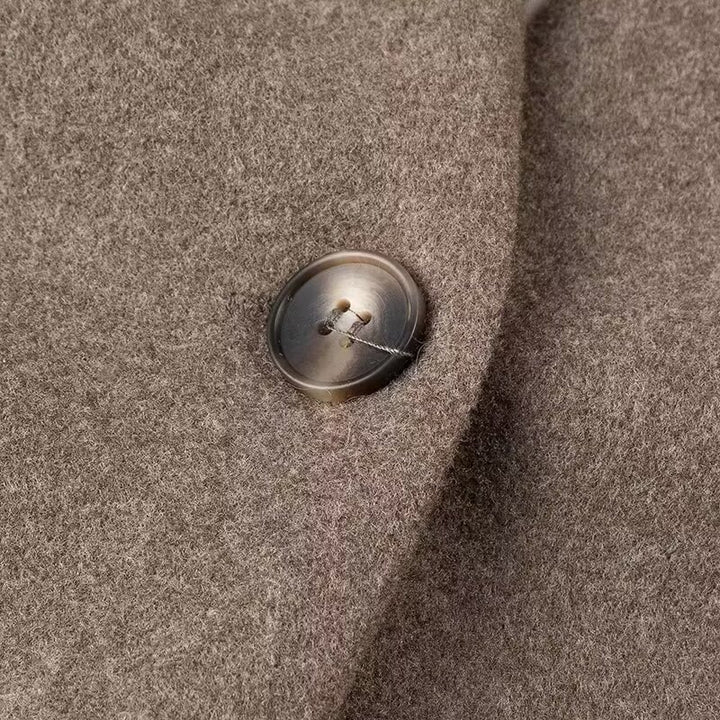 Damen Kurzjacke im Boxy‑Schnitt mit V‑Ausschnitt und Zwei‑Knopf‑Verschluss Echo Archiv