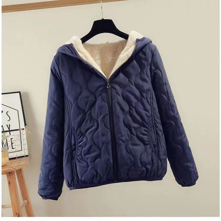 Damen nan gesteppte Kapuzenjacke mit Teddyfutter, wattierter Silhouette und dekorativem Herzquilting Echo Archiv