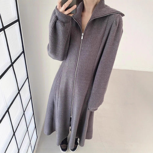 Damen Geripptes Strick-Midikleid mit Reißverschlusskragen und ausgestelltem Rock – Élara