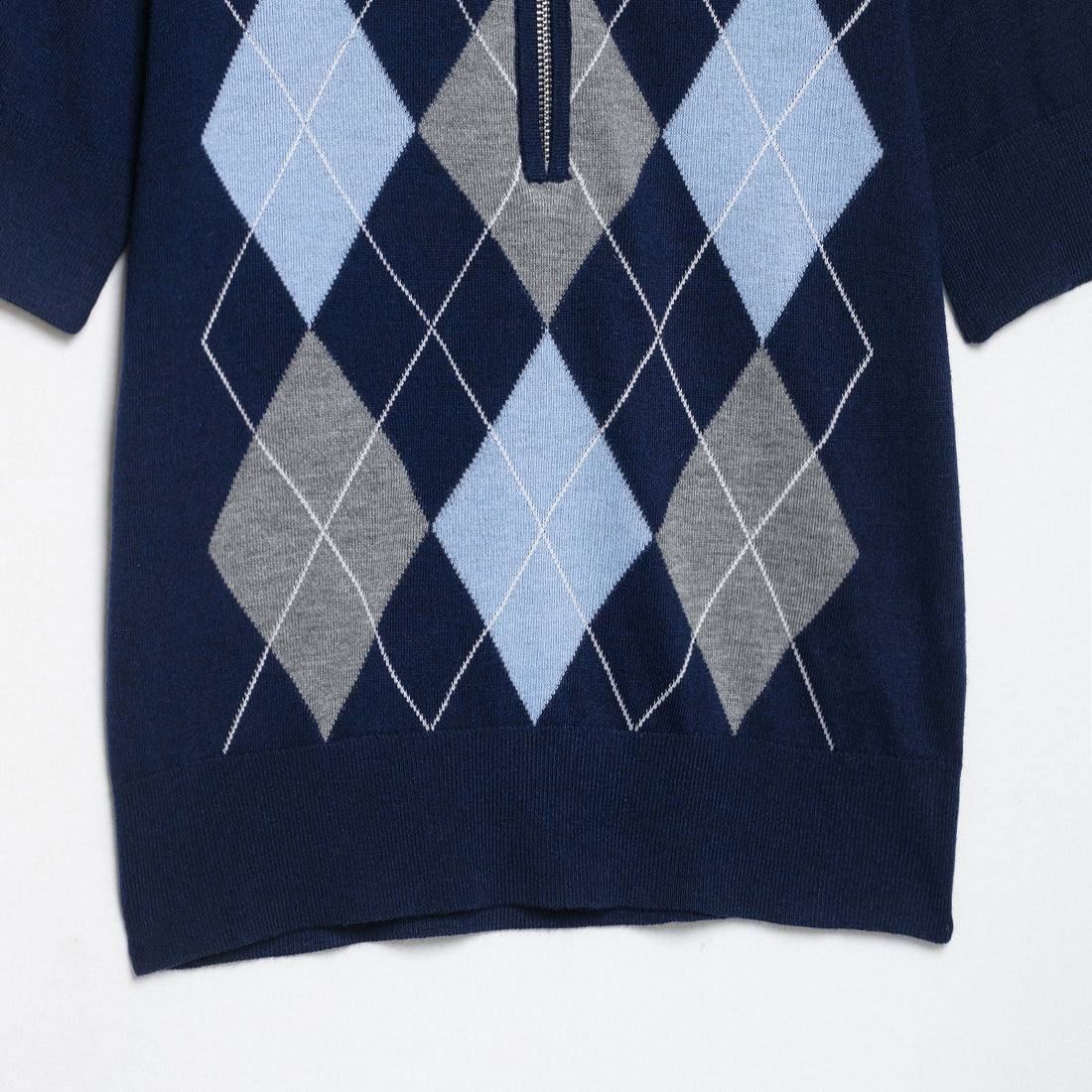 Damen Kurzarm-Polokragen-Strickpullover mit Rauten-Jacquard und Halbzip Echoarchiv
