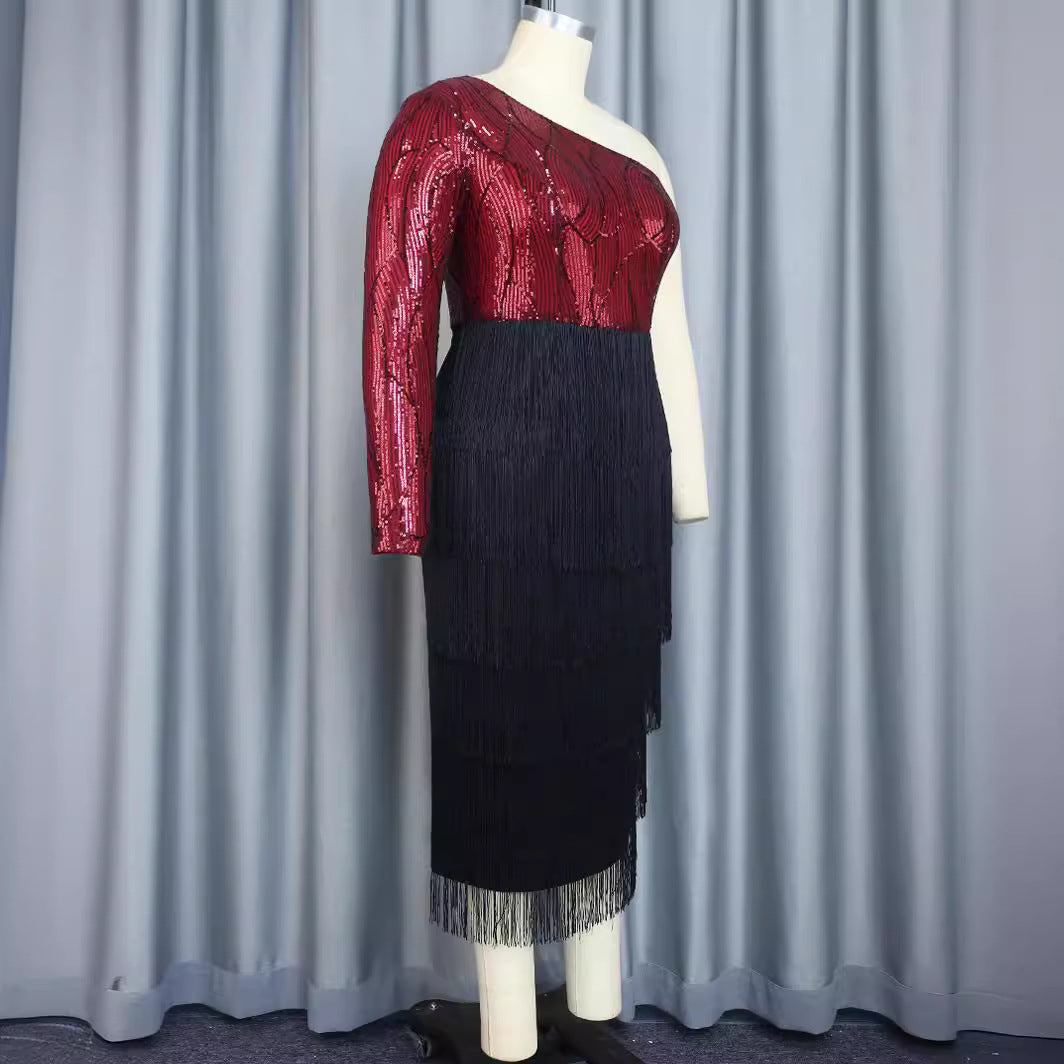 Damen glamouröses Fransenabendkleid mit aufwendigen Pailletten Echo Archiv