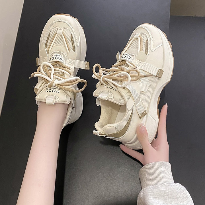 Damen Chunky-Plateau-Sneaker mit atmungsaktivem Mesh und montierten Riemen – Névara