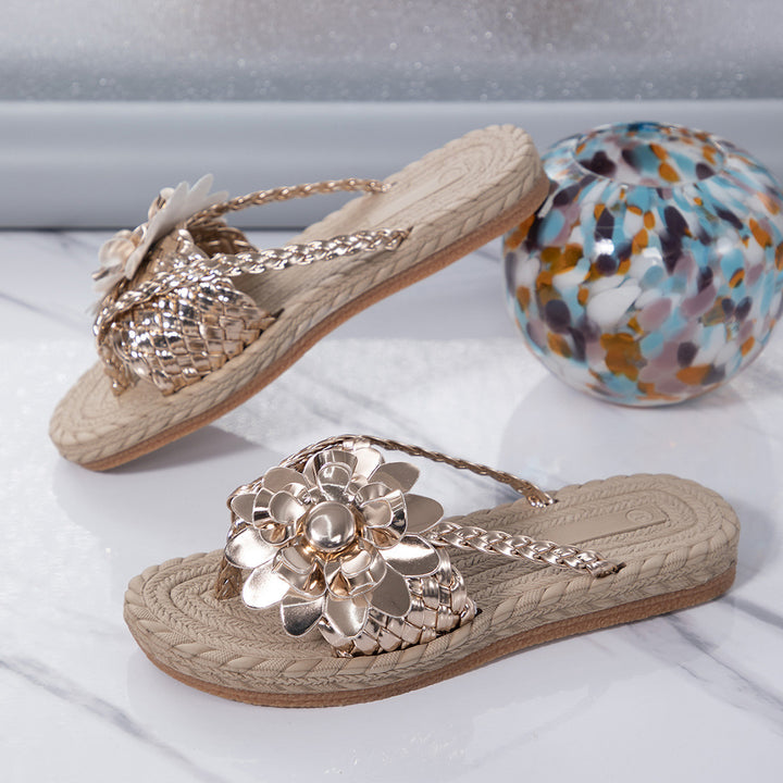 Damen Geflochtene Zehentrenner‑Sandalen mit XXL‑Blütenapplikation und gepolstertem Komfortfußbett – Sorelia