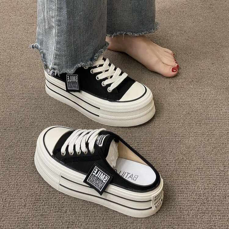 Damen Lässige Canvas-Sneaker mit strapazierfähigem Obermaterial und unverwechselbarem Design Echo Archiv