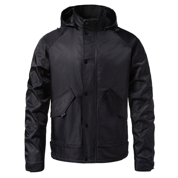 Herren Wasserabweisende Kapuzenjacke im Utility‑Stil mit Druckknopfleiste und Pattentaschen Echo Archiv