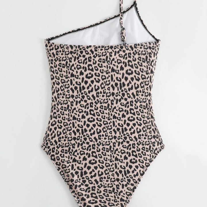 Damen One-Shoulder Badeanzug mit stylischem Animal-Print und femininen Raffungen Echo Archiv