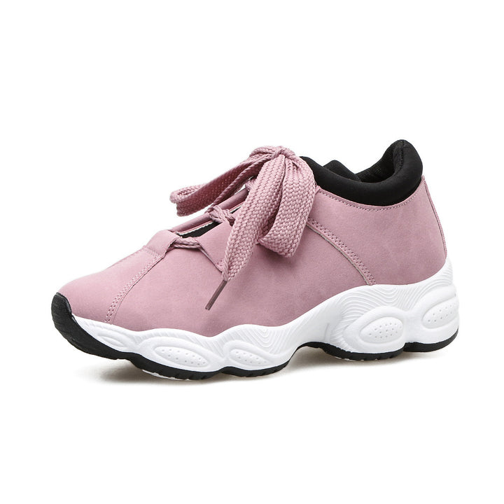 Damen Sportive Keil‑Sneaker aus Mikrofaser mit gepolstertem Schaft und markanter Profilsohle – Névara