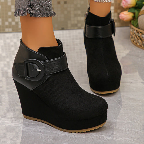 Damen Modische Wedge Stiefeletten mit Reißverschluss und Schnallen-Detail – Varelle