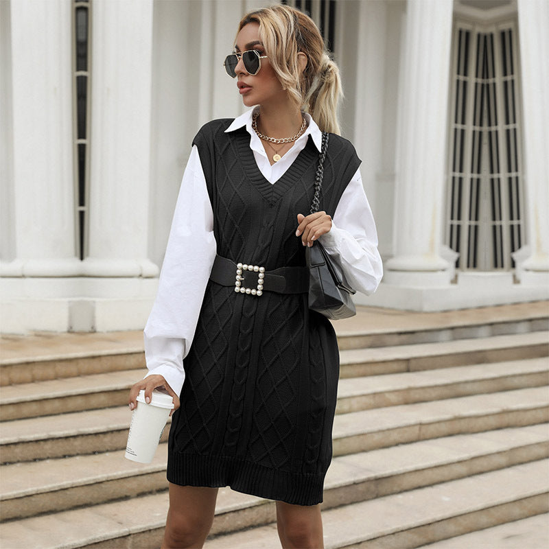 Damen Ärmelloses Zopfmuster-Strickkleid mit V-Ausschnitt und taillierender Silhouette – Élara