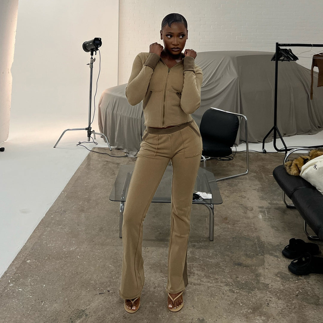 Damen nan Stretch-Flared-Hose mit hoher Taille, aufgesetzten Taschen und seitlichen Einsatzbahnen Echo Archiv