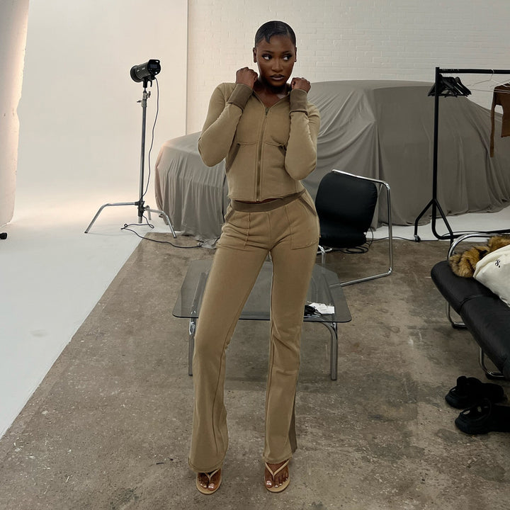 Damen nan Stretch-Flared-Hose mit hoher Taille, aufgesetzten Taschen und seitlichen Einsatzbahnen Echo Archiv