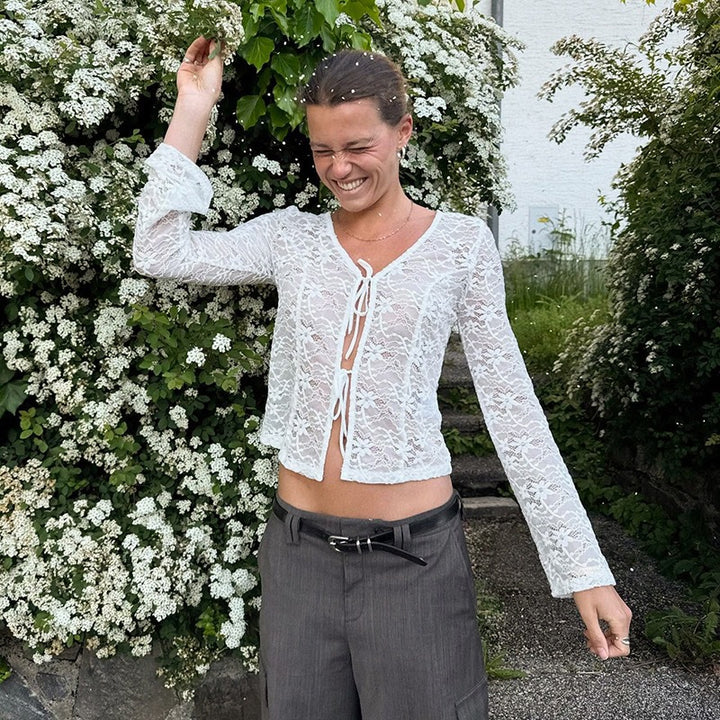 Damen Spitzenbluse mit elegantem Schnürverschluss Echo Archiv