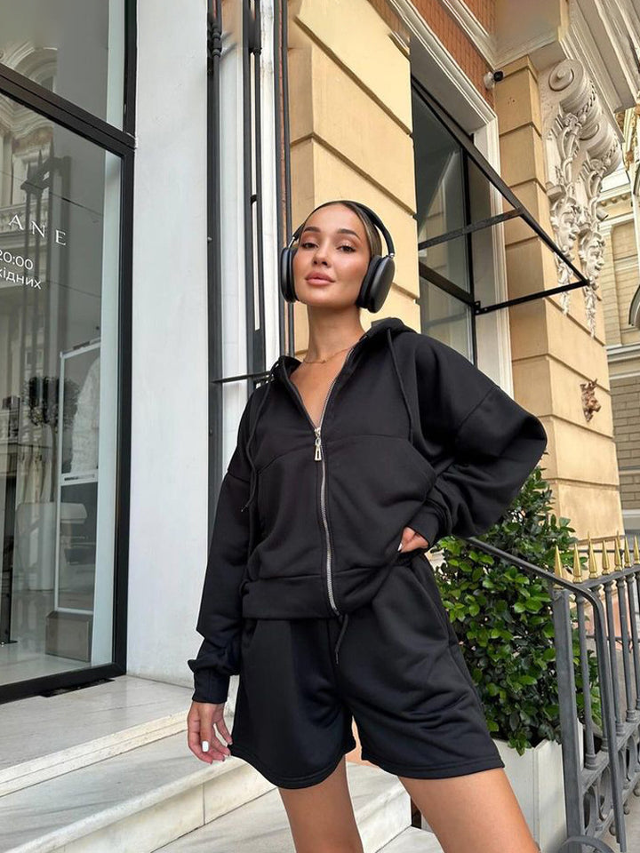Damen nan kurzes Kapuzen-Sweatshirt mit Reißverschluss und elastischer Highwaist-Relax-Shorts Set Echo Archiv