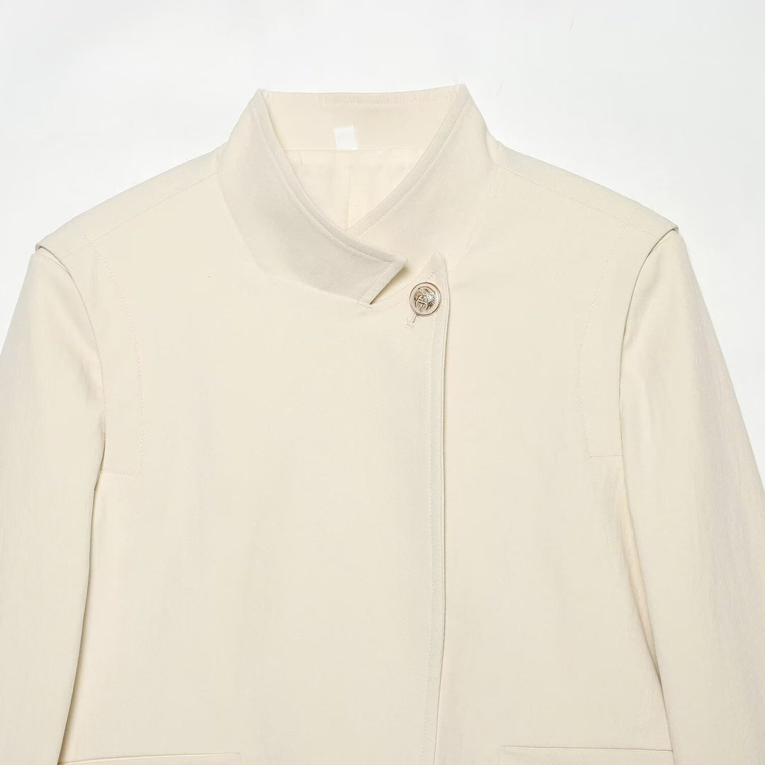 Damen Kurze Tailleurjacke mit Stehkragen, asymmetrischem Saum und Nahttaschen Echo Archiv