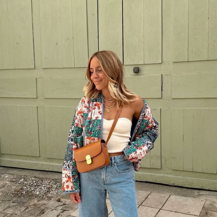 Damen Gesteppte Patchwork‑Steppjacke mit Blumenprint, offener Kimono‑Silhouette und aufgesetzten Taschen Echo Archiv