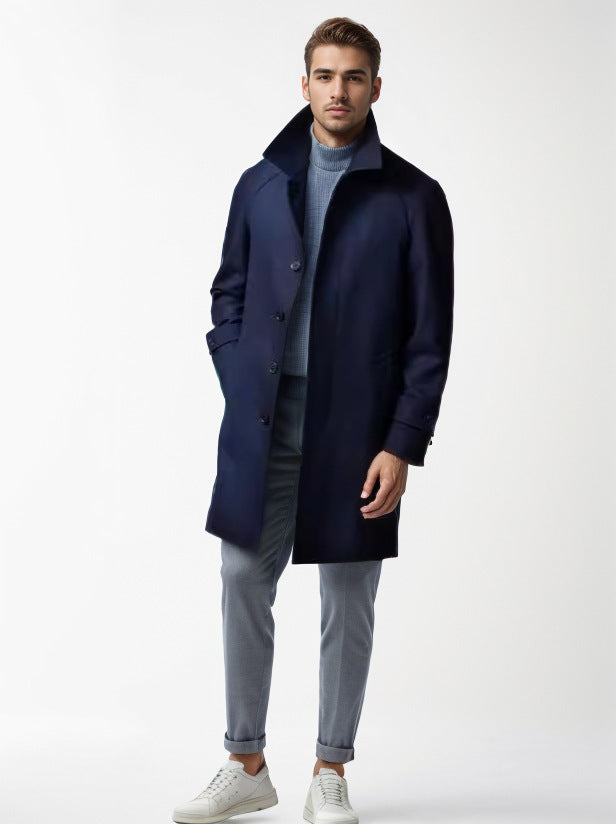 Herren klassischer Trenchcoat mit stilvollem Gürtel und doppelter Knopfreihe Echoarchiv