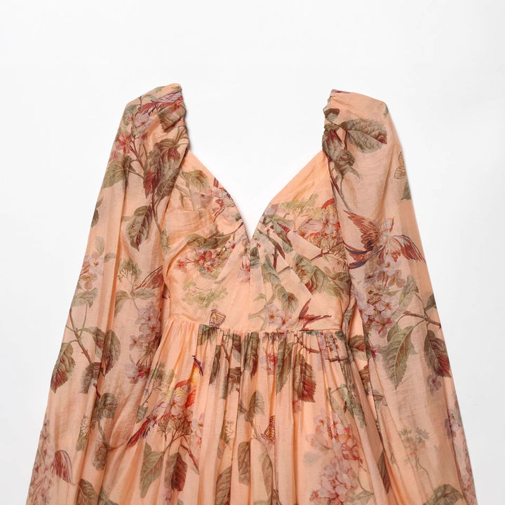 Damen florales V-Neck Stufenmidikleid mit tiefem Dekolleté und geraffter Taillenpartie – Élara
