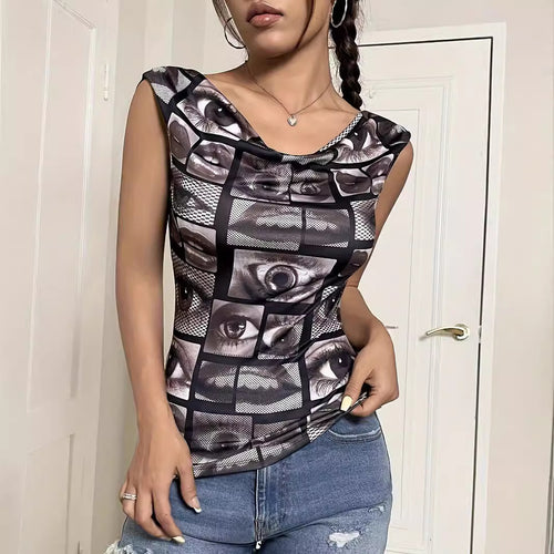 Damen nan tailliertes ärmelloses Jersey-Top mit Wasserfallkragen und collageartigem Gesichtsprint Echo Archiv