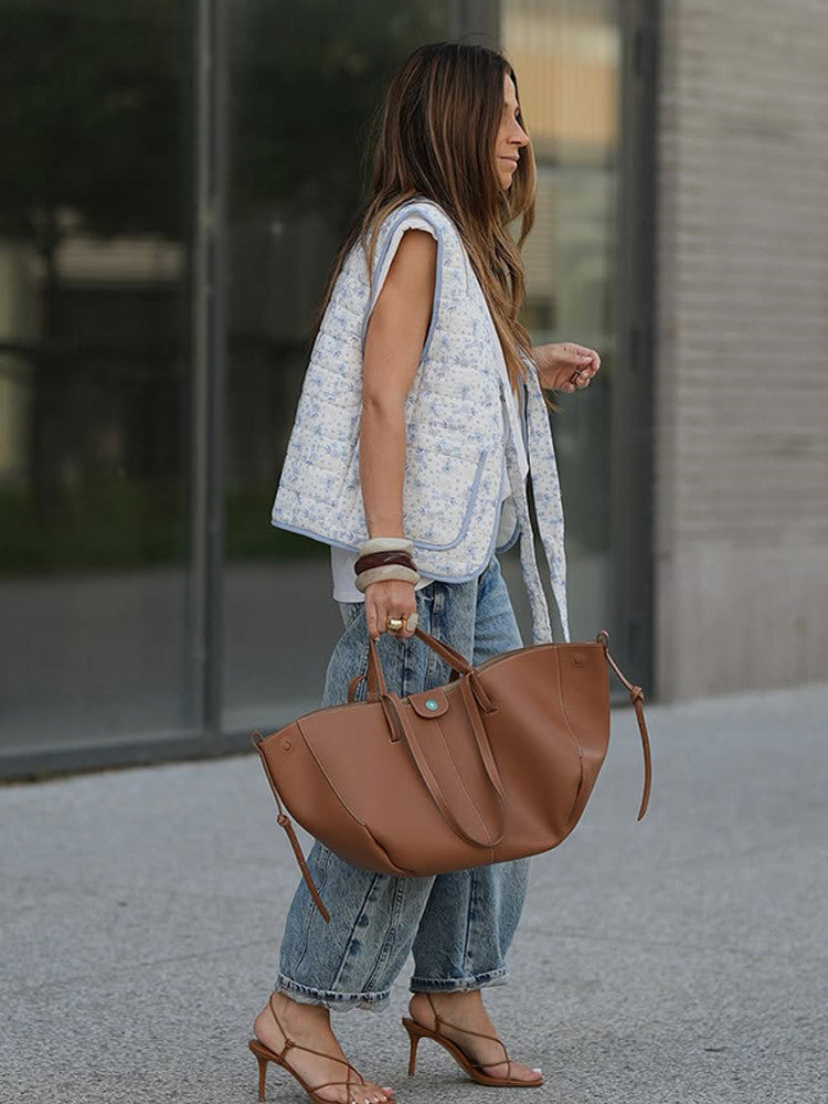 Damen Geräumiger Leder-Shopper mit geschwungener Silhouette und Magnetverschluss Echoarchiv