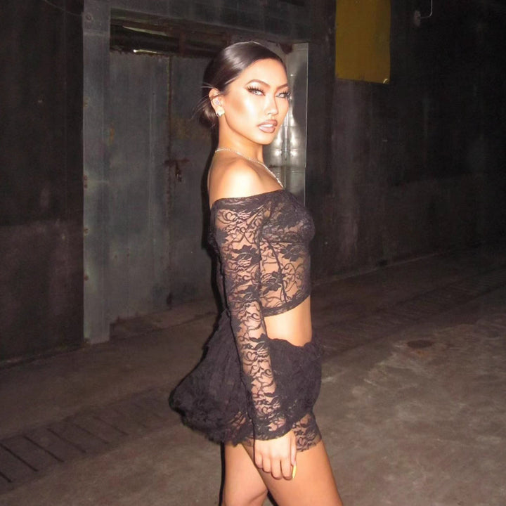 Damen Verspieltes Spitzenkleid mit transparenten Ärmeln und gestuftem Rock Echo Archiv
