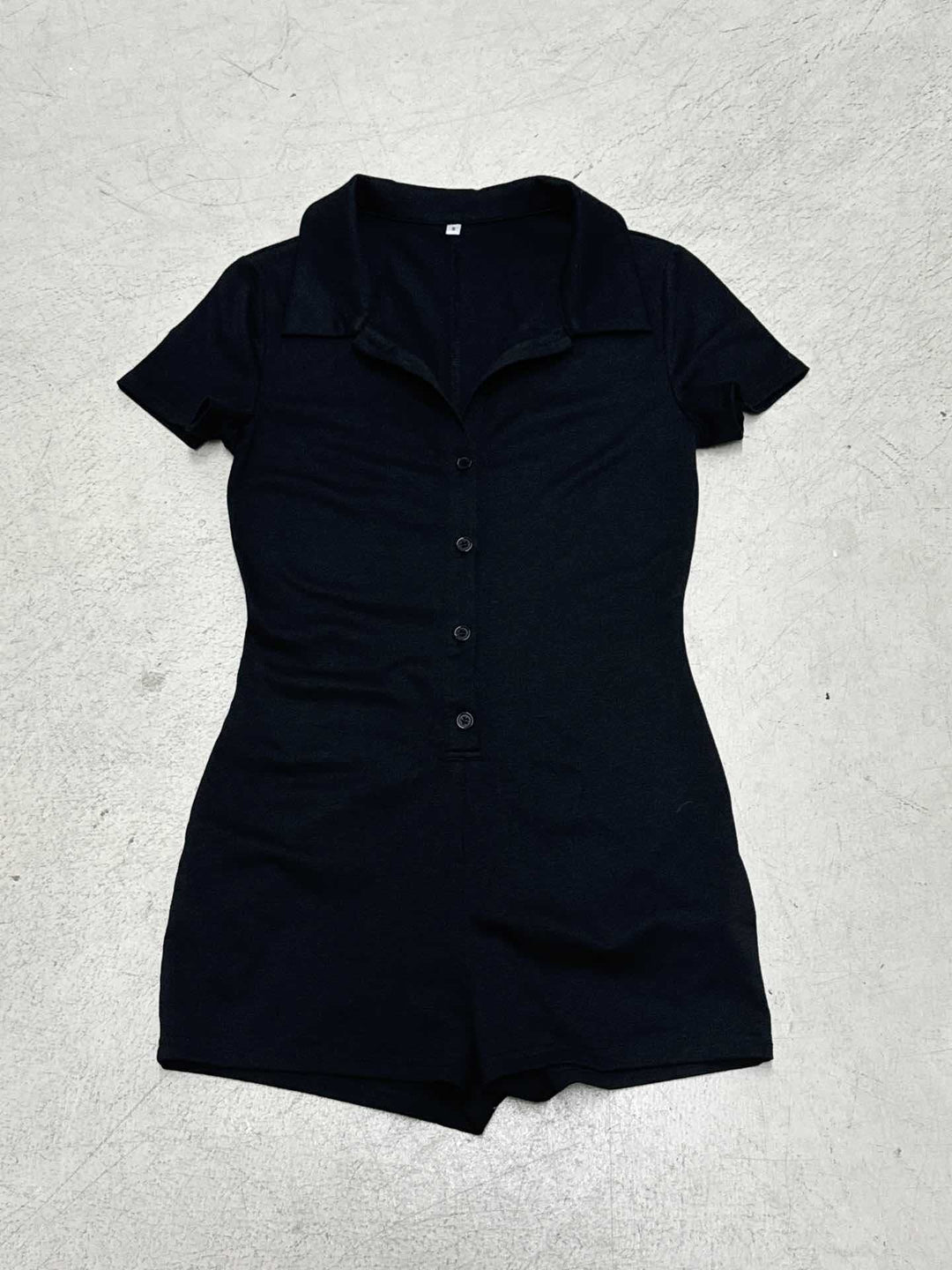 Damen Kurzoverall mit Knopfleiste und modernem Kragen Echo Archiv