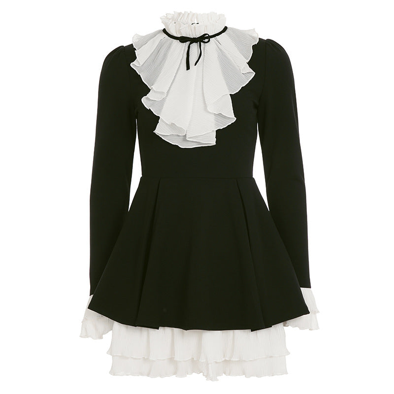 Damen nan viktorianisches Rüschenkleid mit Stehkragen, gerafftem Volant und mehrlagigem Plissee-Unterrock Echo Archiv