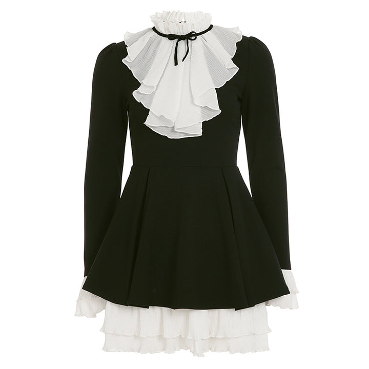Damen nan viktorianisches Rüschenkleid mit Stehkragen, gerafftem Volant und mehrlagigem Plissee-Unterrock Echo Archiv