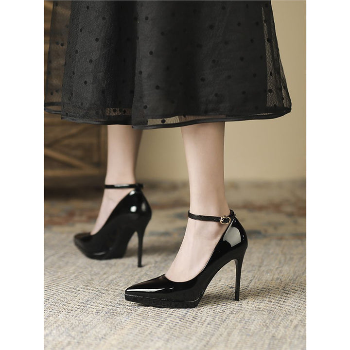 Damen Spitzer Plateau-Pumps mit sculpted Stiletto und Knöchelriemen – Lioré