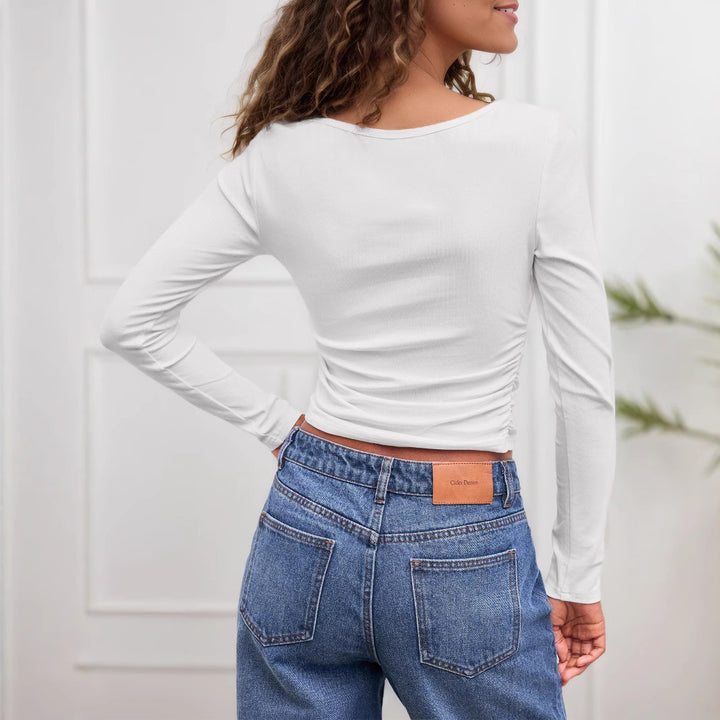 Damen Figurbetontes Langarm-Shirt mit U-Boot‑Ausschnitt und seitlicher Raffung – Avérine