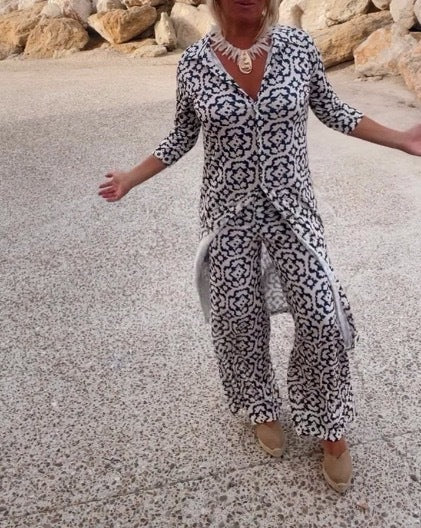Damen Freizeit Maxi Kleid in ornamentalem Druck mit V-Ausschnitt, 3/4-Ärmeln und zentralem Frontschlitz – Valéora