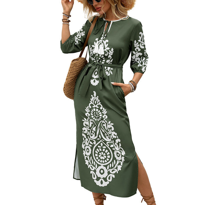 Damen Maxikleid mit Ethno‑Print, V‑Ausschnitt, knöchellanger Schnitt und Bindegürtel Echoarchiv