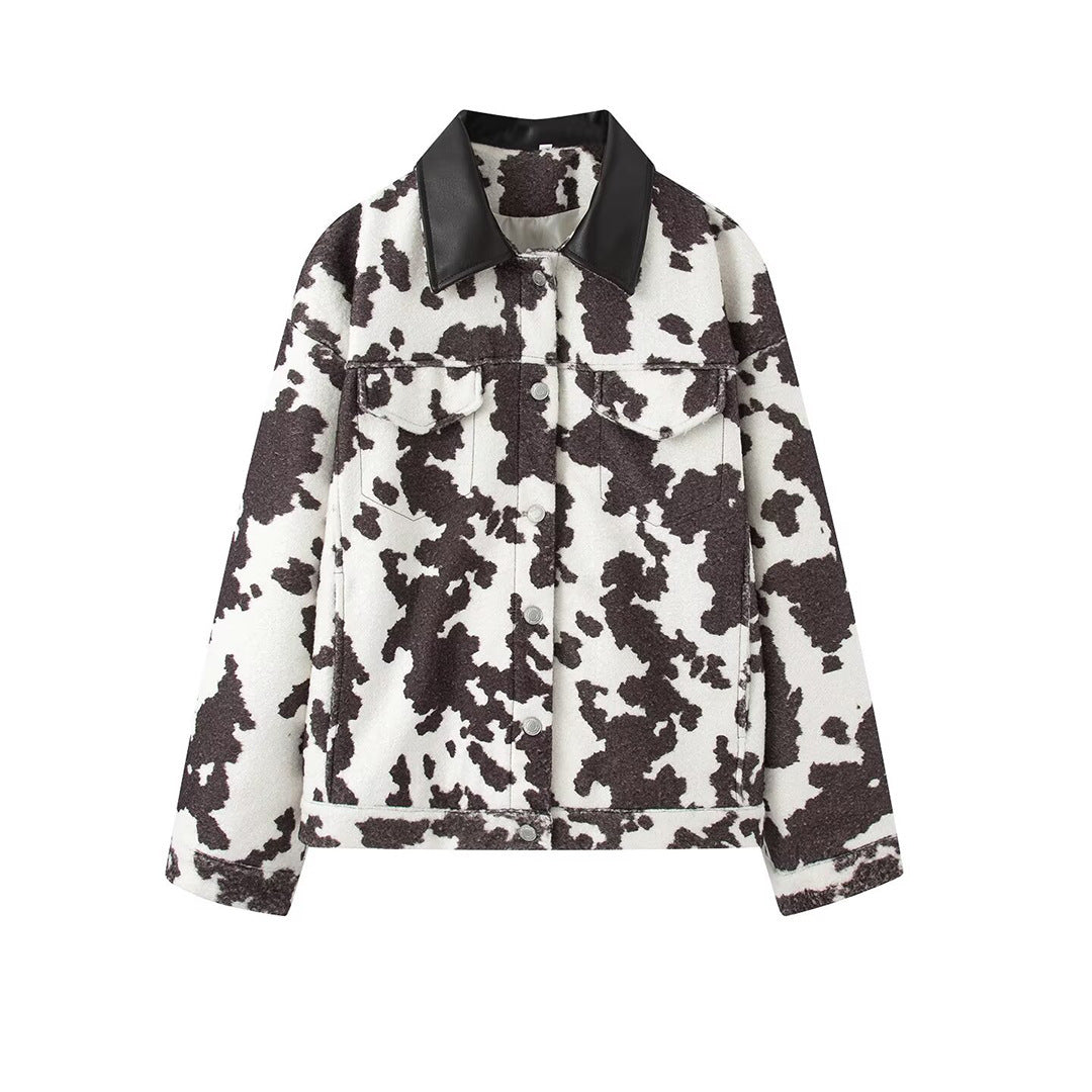 Damen Kurzjacke im Trucker‑Stil mit Kuhfleckenmuster und Kunstlederkragen Echo Archiv