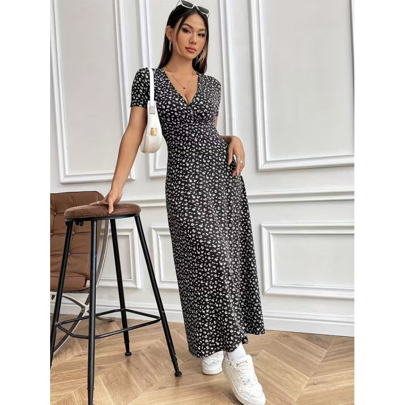 Damen Maxikleid mit vorteilhaftem V-Ausschnitt und floralem Muster Echo Archiv