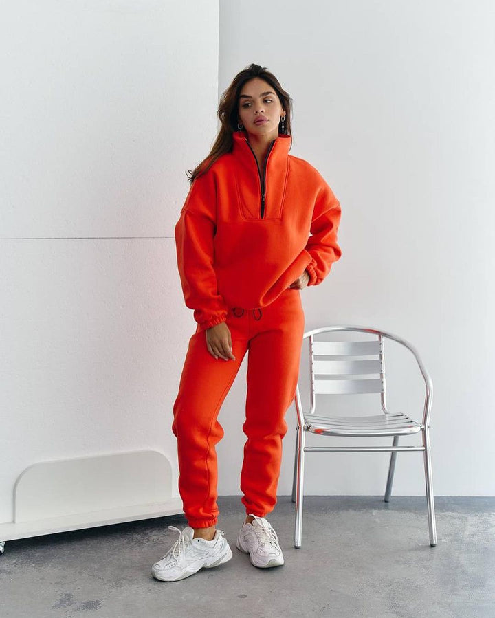 Damen Athleisure-Zweiteiler aus dickem French-Terry mit hohem Stehkragen, halbem Reißverschluss und Tunnelzughose Echoarchiv