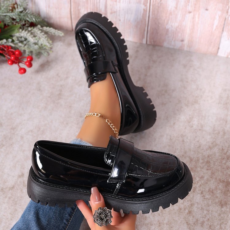 Damen klobige Lack-Loafer mit Kroko-Prägung und profilierter Gummisohle – Lioré