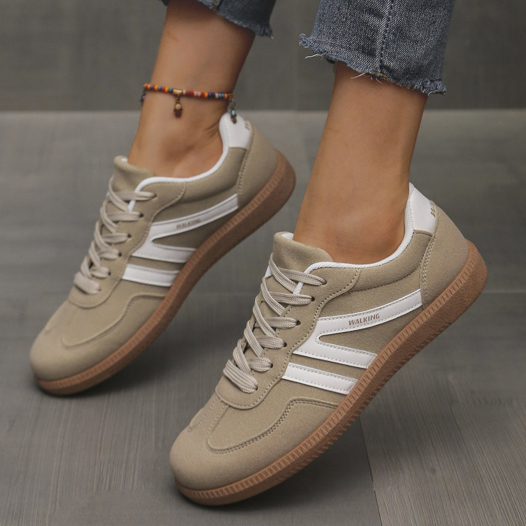 Damen Retro-Sneaker mit Gummisohle, leichtem Textilfutter und Komfortfußbett – Névara