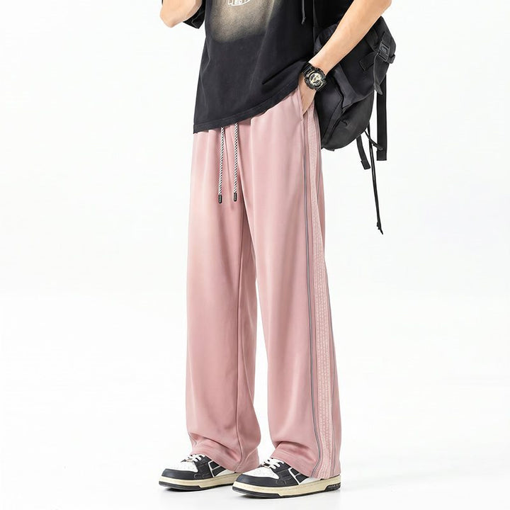 Herren Weite Trackhose im Oversize‑Schnitt mit Tunnelzug und seitlichem Karomuster‑Streifen Echoarchiv